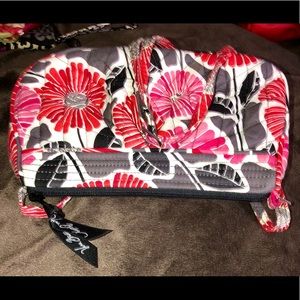 NWOT  Vera Purse goes from shoulder/crossbody